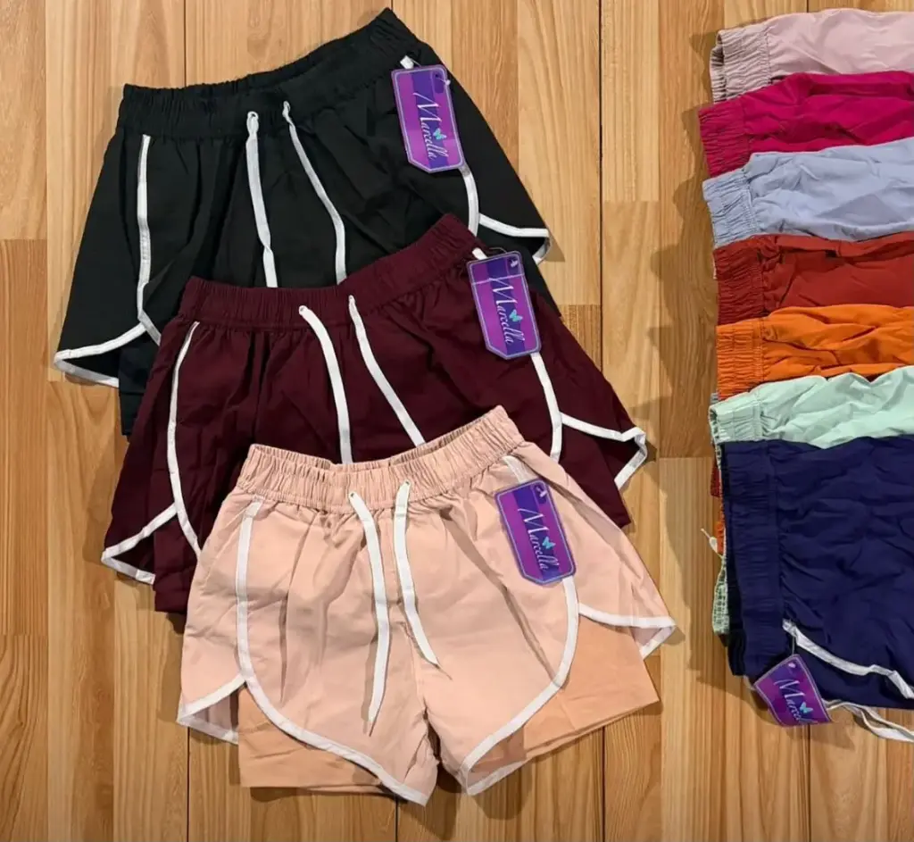 DOCENA - SHORTS CON LICRA INCORPORADA