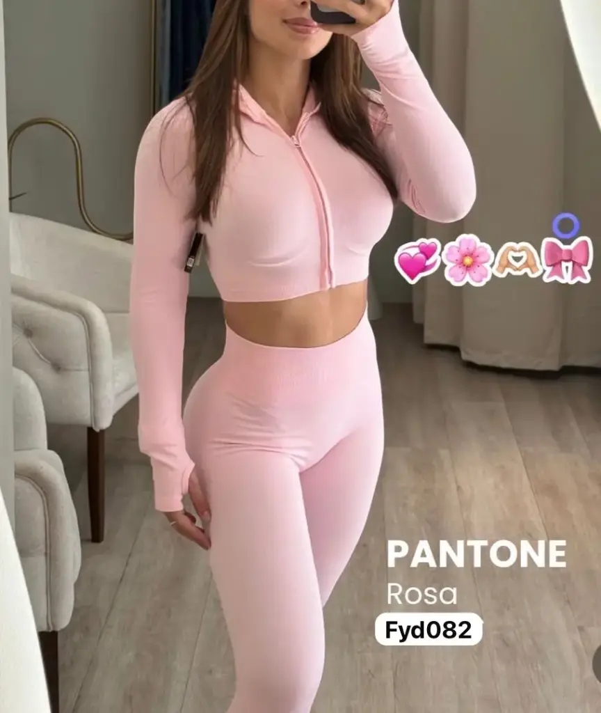 SET TOP CON MANGA Y CAPUCHA